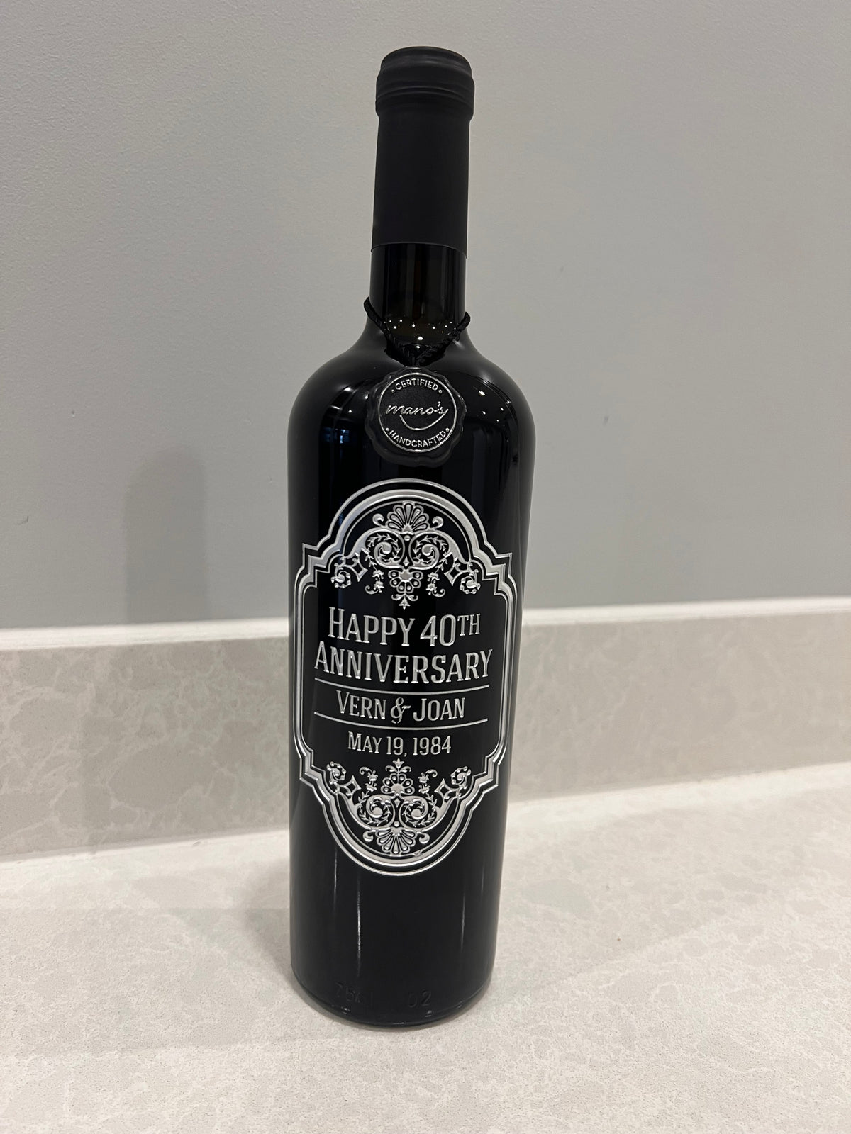 Custom Manos Wine Bottle